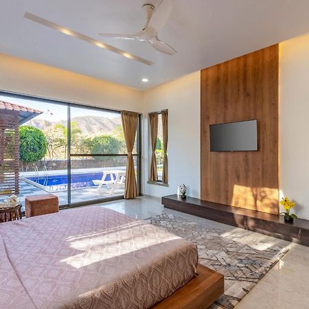 Stayvista'S Bella Dream - Mountain-View With Outdoor Pool, Lawn Featuring A Gazebo & Indoor Games ウダイプル エクステリア 写真