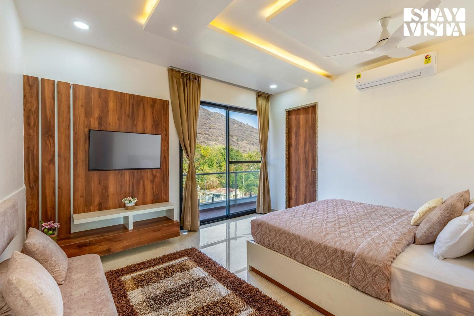 Stayvista'S Bella Dream - Mountain-View With Outdoor Pool, Lawn Featuring A Gazebo & Indoor Games ウダイプル エクステリア 写真