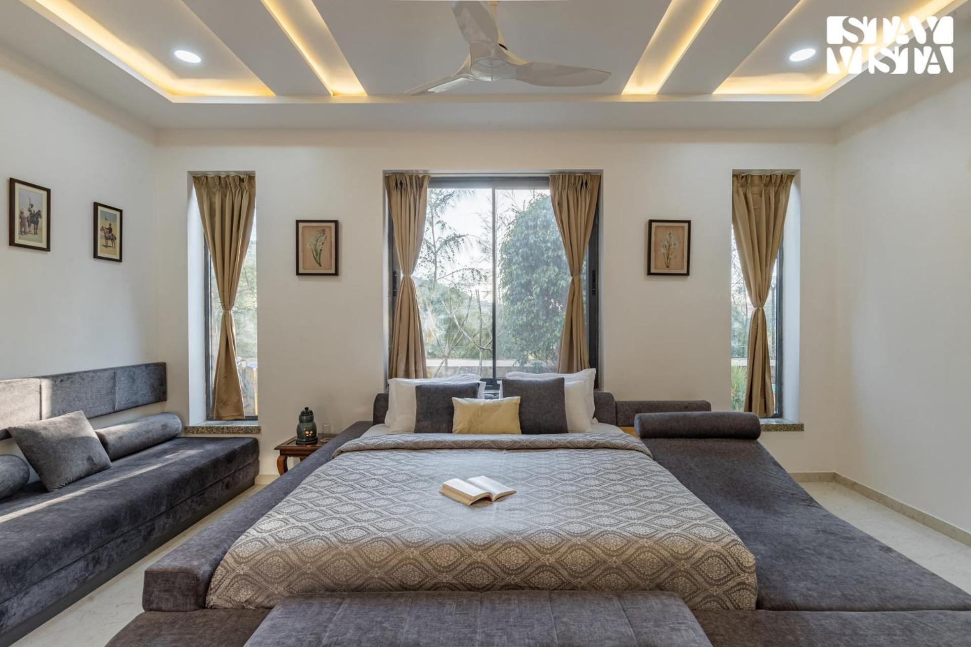 Stayvista'S Bella Dream - Mountain-View With Outdoor Pool, Lawn Featuring A Gazebo & Indoor Games ウダイプル エクステリア 写真