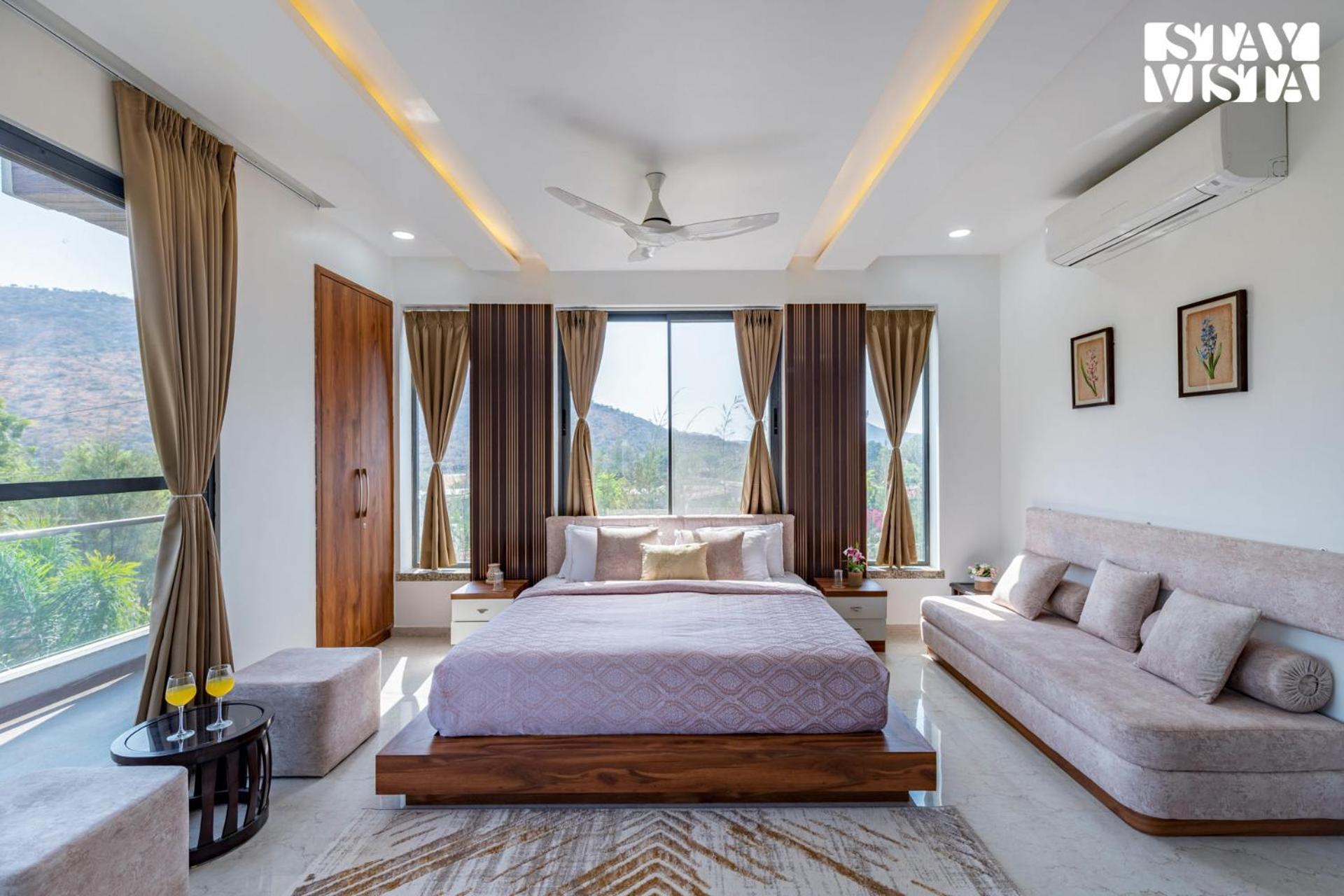 Stayvista'S Bella Dream - Mountain-View With Outdoor Pool, Lawn Featuring A Gazebo & Indoor Games ウダイプル エクステリア 写真