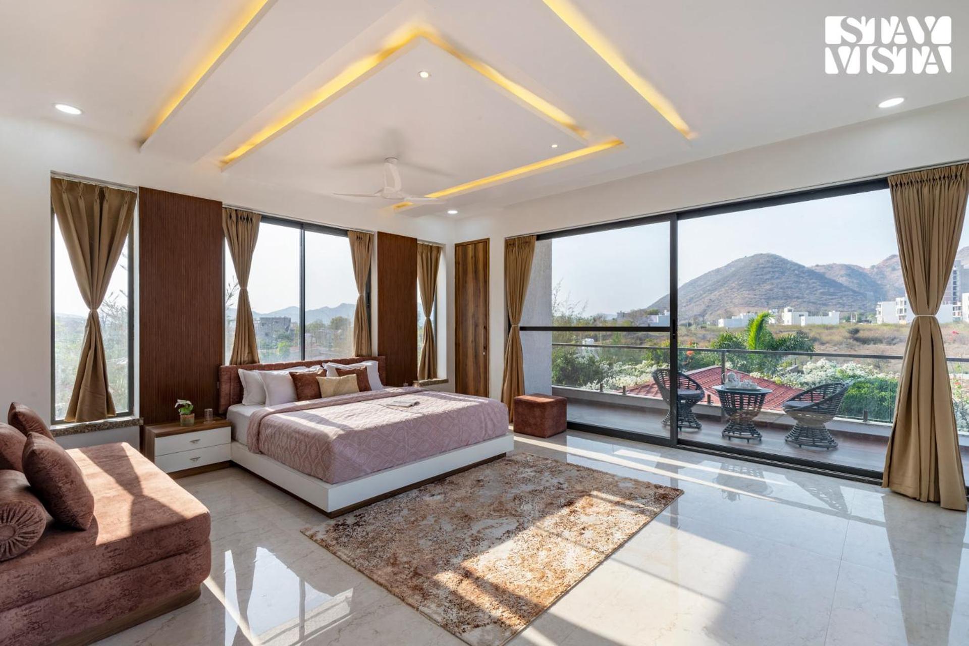Stayvista'S Bella Dream - Mountain-View With Outdoor Pool, Lawn Featuring A Gazebo & Indoor Games ウダイプル エクステリア 写真