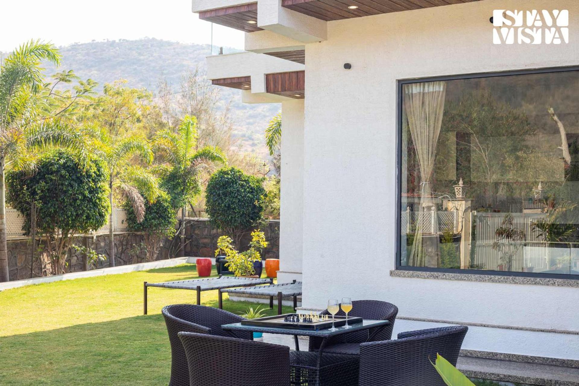Stayvista'S Bella Dream - Mountain-View With Outdoor Pool, Lawn Featuring A Gazebo & Indoor Games ウダイプル エクステリア 写真
